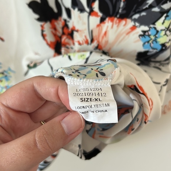 Beautiful White Floral Blouse - Picture 2 of 5